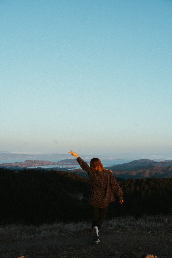 whimsical dreamy golden hour portraits san francisco mount tamalpais