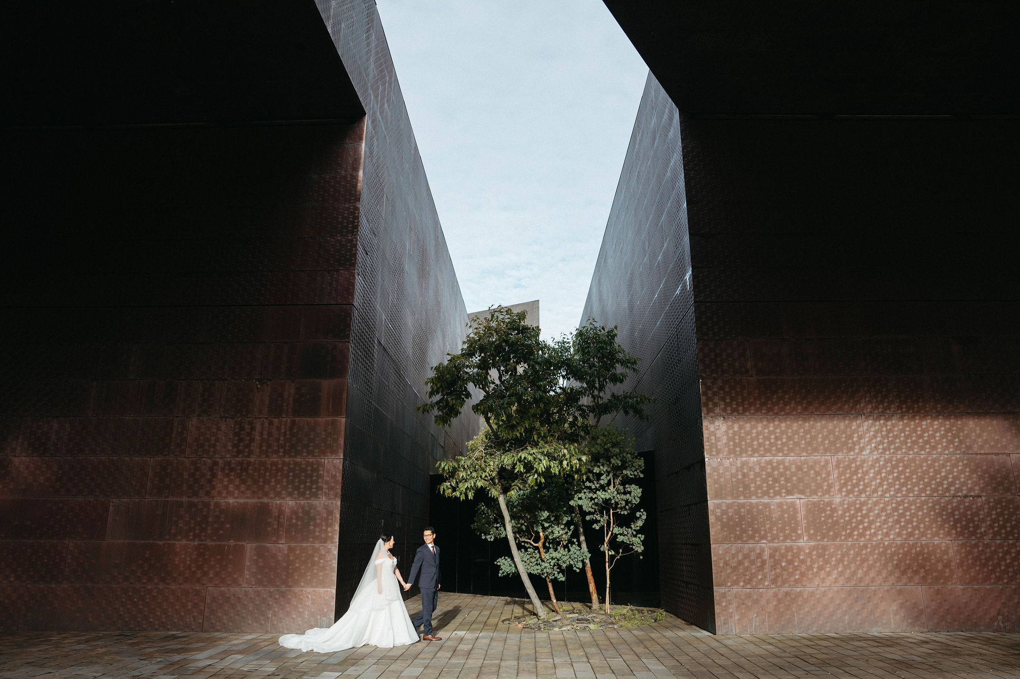 De Young Museum Wedding Photos in San Francisco Golden Gate Park